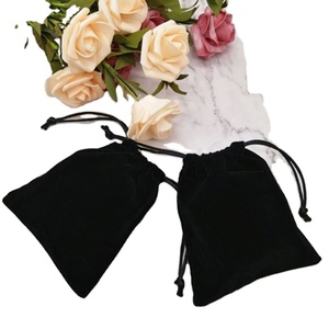 Petite pochette à accessoires en velours, sac de rangement pour bijoux, pierres précieuses et montres, fermeture à cordon, artisanat de sérigraphie - Product Image 1