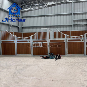 Box per Cavalli in Legno di Bambù Zincato a Caldo con Porta a Battente - Product Image 4