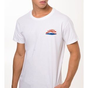 เสื้อยืดวินเทจญี่ปุ่นสีขาวพิมพ์ลายภูเขาไฟฟูจิเสื้อผ้าส่งเสริมการขาย - Product Image 1