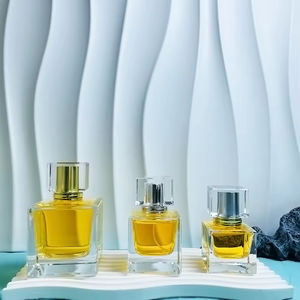 Bouteille vide de parfum cosmétique en verre transparent carré de 100ml avec bouchon à vis et emballage de pulvérisation à pompe - Product Image 3