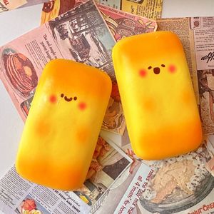 Nouveau jouet japonais en forme de pain moelleux à rebond lent, créatif, doux et mignon, pour soulager le stress et la pression chez les jeunes - Product Image 4