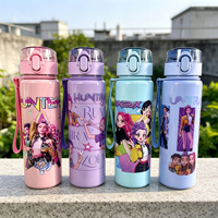 Bouteille d'eau à boire directement de 560 ml pour enfants, design coloré de dessin animé, moderne, portable, accessoires pour la rentrée scolaire, pour les voyages