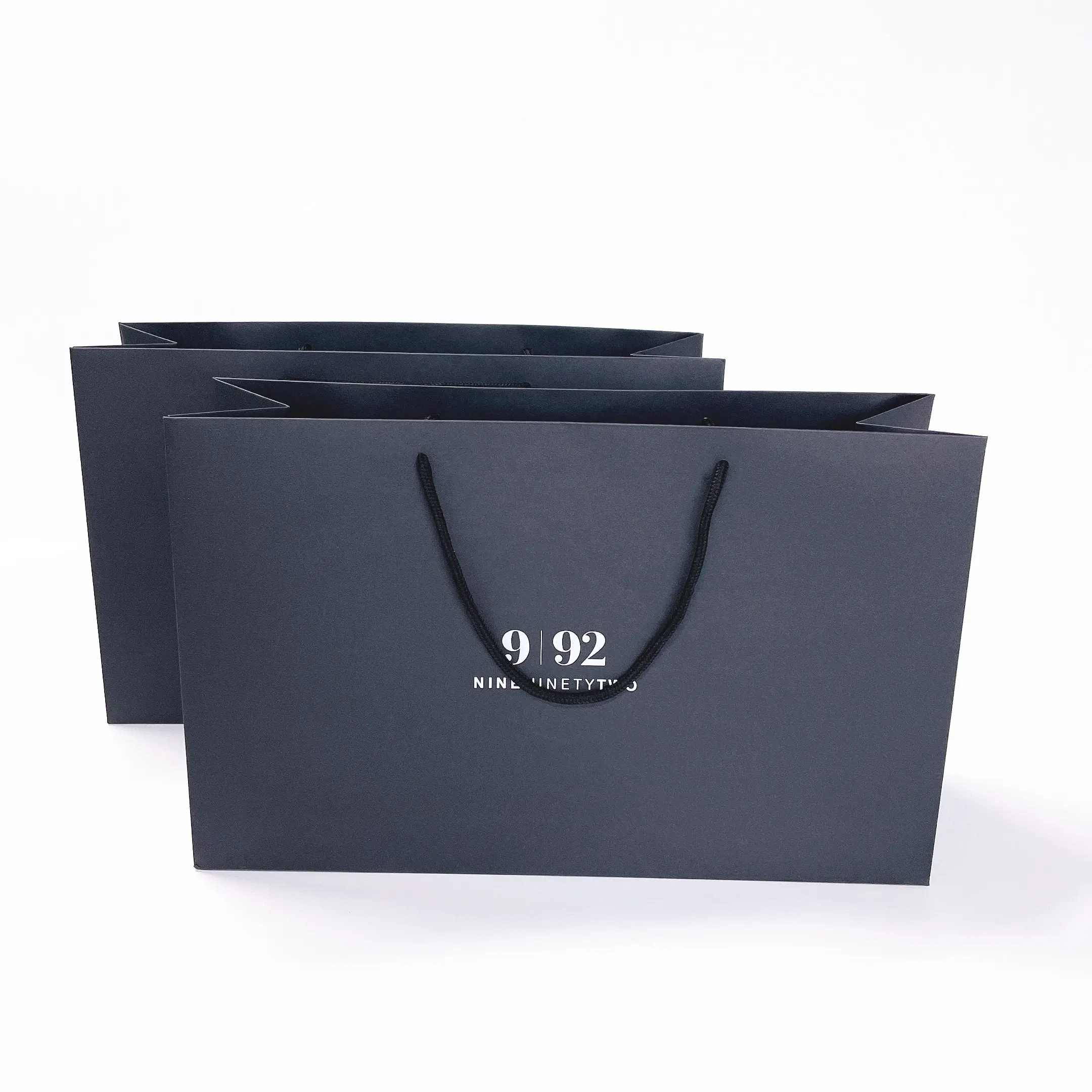 Benutzer definierte Luxus schwarz drucken Goldfolie Logo 3d Santa Einzelhandel Geschenk Papiertüten
