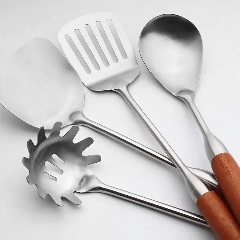 Neuankömmling Küchen utensilien aus Edelstahl Set De Cocina Holzgriff Küchen zubehör Kochute nsilien Stahl