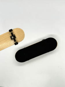Mini fingerboard professionnel porte-clés avec trucks et roues - Product Image 5