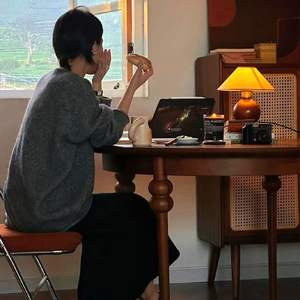 Vintage Solid Wood <b>Round</b> <b>Dining</b> <b>Table</b> Cherry <b>Walnut</b> Stable Design For <b>Dining</b> Room - Product Image 3