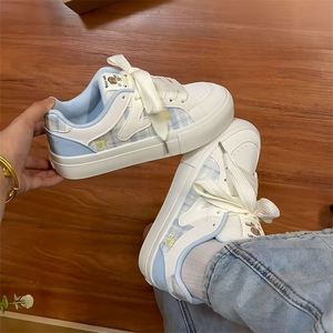 รองเท้าลำลองผู้หญิงสุดฮิต ลายการ์ตูนสุนัขสีชมพู พื้นหนา รองเท้าทรงบอร์ด แฟชั่นปี 2025 เพิ่มความสูง รองเท้าผ้าใบใส่ได้ทุกวัน - Product Image 1