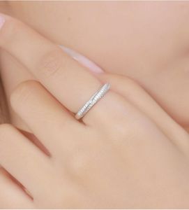 925 Plata Iced out Round Cut Moissanite Diamond Eternity Wedding Band Mobius <span class=keywords><strong>Ring</strong></span> Twisted Anillo de compromiso para mujeres - Product Image 5