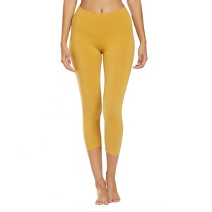Vêtements de sport pour femmes en polyester et élasthanne, pantalon capri court pour la gym, le yoga, taille élastique, léger - Product Image 1
