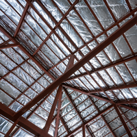 Couverture en laine de verre ignifuge et écologique résistante à la chaleur industrielle, renforcée avec feuille d'aluminium, en rouleau isolant