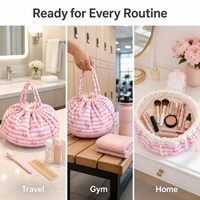 Sac de maquillage rose en polyester avec logo personnalisé Royal Fair, sac cosmétique à cordon, sac de maquillage tendance avec logo personnalisé pour les voyages et les activités de plein air