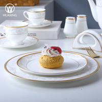 Assiette à dîner en porcelaine blanche en porcelaine de chine, ensemble de Table à dîner de luxe au Design Royal avec bordure dorée
