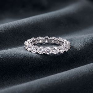 Anello Eternity Completo Kacy con Diamanti Sintetici HPHT CVD a Forma Ovale Smeraldo, in Argento S925, Cavo e Traspirante, Certificato IGI, Vendita all'Ingrosso - Product Image 3