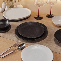 Ensemble d'assiettes rondes en céramique noire brillante ST Wholesale, assiettes à dîner, bols à céréales, restauration commerciale, empilables, gain de place