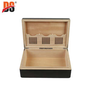 Humidor de Cigarros de Cedro Moderno de Lujo Personalizado al por Mayor, con Diseño Calado, Ecológico, con Higrómetro para Viaje - Product Image 1