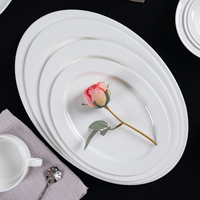 White Bone China Geschirrset Klassischer ovaler Teller im europäischen Design und runder Teller für luxuriöse Esstische und Hotels