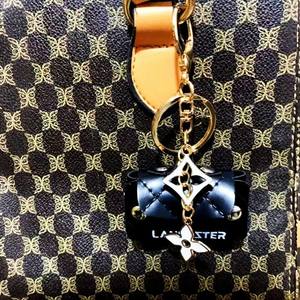 Porte-monnaie miniature en cuivre avec poupée de dessin animé, porte-clés, pendentif, style MIU, petit sac à main, pendentif créatif, sensation haut de gamme - Product Image 5