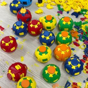 Juguete Antiestrés Colorido Impreso en 3D, Spinner con Doble Función de Presionar y Girar - Product Image 1