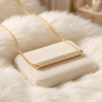 Collar con colgante de circonita cúbica en forma de barra chapado en oro, personalizado OEM/ODM, venta al por mayor
