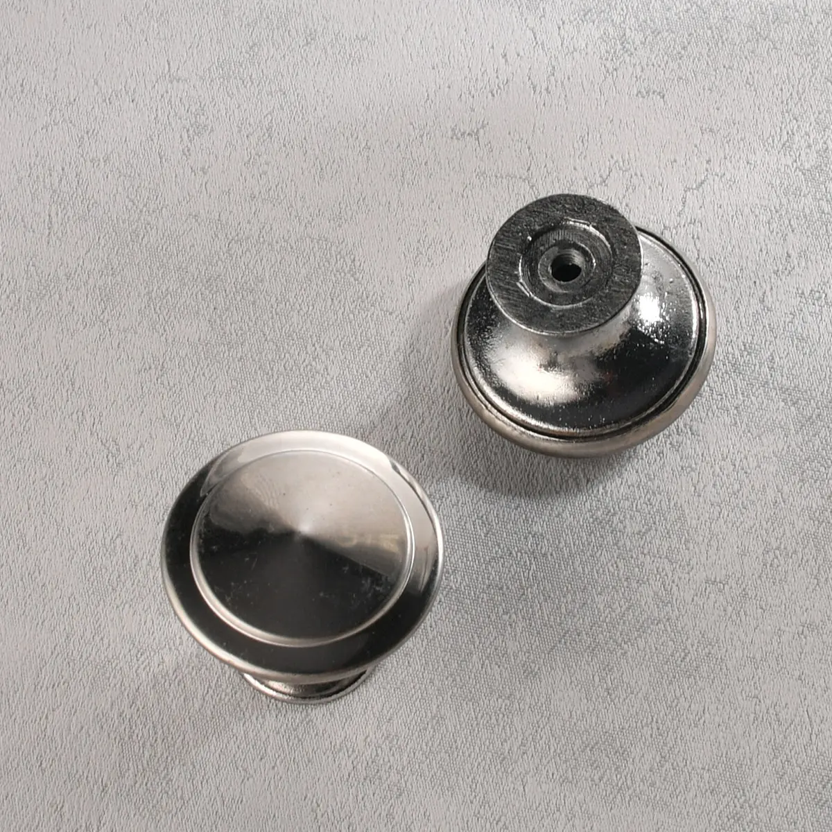 Stainless steel modern simple European metal silver round single-hole handle, used for drawers, cabinets, doors furniture handle