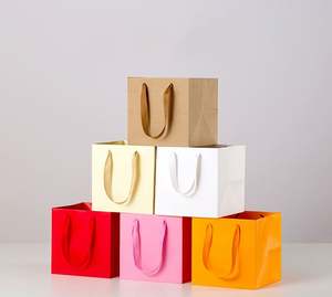 Sac en papier kraft d'emballage carré, sac de magasinage pour magasin de vêtements, sac cadeau en papier, sac en papier personnalisé avec logo - Product Image 1