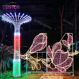 Grande tour lumineuse LED 3D pour centre commercial, place publique et projet de décoration de Noël en extérieur - Product Image 2