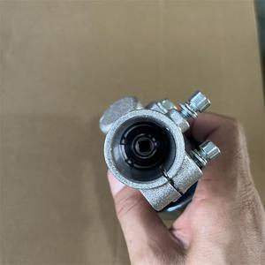 Pièces détachées professionnelles pour machines de jardin - Boîtier d'engrenages pour débroussailleuse C230 24X4T avec vis de remplacement - Product Image 4