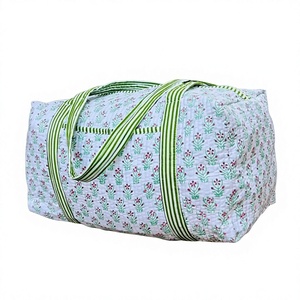 Bolso de viaje de algodón acolchado hecho a mano, bolso de lona de gran capacidad con estampado de bloques, bolso de equipaje de mano duradero para mujer - Product Image 1