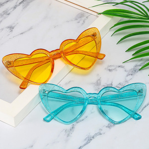 Shiny <span class=keywords><strong>Pink</strong></span> Heart Shaped Óculos De Sol Para As Mulheres Moda Amor Bonito Óculos Com Filtro Uv400 Atividades Do Partido - Product Image 2