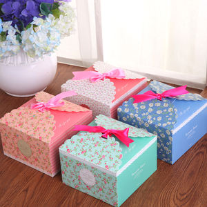 批发方形纸盒花卉印花蛋糕礼品盒带丝带 - Product Image 1