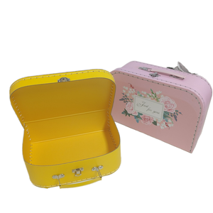 Scatola di <span class=keywords><strong>Cartone</strong></span> Personalizzata a Forma di Valigia con Laminazione Opaca e Goffratura per Giocattoli, Peluche e Calzini per Bambini - Product Image 3