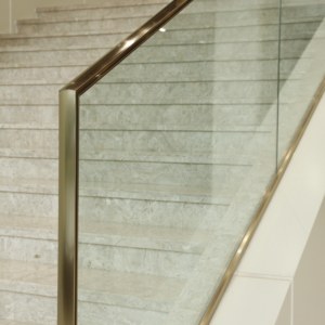 Verre feuilleté trempé transparent de qualité supérieure pour la sécurité des rampes d'escalier, verre anti-éclatement pour balustrade d'escalier - Product Image 4