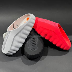 Nouvelles pantoufles de sport à bout fermé et semelle épaisse, confortables et décontractées, unisexe, sandales à enfiler en gros - Product Image 3