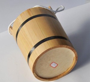 Grand seau et baril à vin vintage en bois de pin, ustensiles de fête recyclables et durables avec pinces en acier - Product Image 4