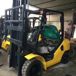 Montacargas Komatsu FD30 Usado en Buenas Condiciones, 3 Toneladas, Motor Diésel, Disponible en Shanghái - Product Image 1