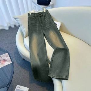 Jean en denim bleu vintage grande taille pour femme, coupe ample, taille mi-haute, délavage clair, tendance automne-hiver - Product Image 3