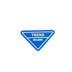 Parche de Goma de PVC Triangular Personalizado Trend Milano, Etiqueta 3D Suave para Ropa, Chaquetas, Bolsos y Ropa Deportiva - Product Image 3