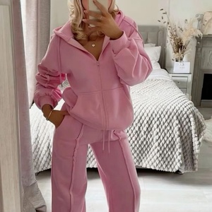 Ensemble 2 pièces pour femme 2025 : Sweat à capuche court et pantalon de survêtement confortable, style vintage Y2K, avec logo brodé personnalisé - Product Image 1