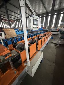 Macchina Automatica per la Formatura <span class=keywords><strong>di</strong></span> Bordi e Cappucci per Tetti in Acciaio - Product Image 4