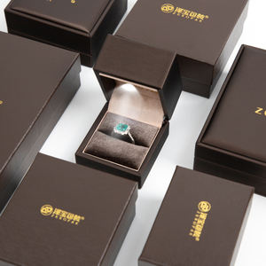 Caja de Joyería Rectangular de Lujo con Luz LED Personalizada de Alta Gama Zebo, Caja para Anillos y Colgantes de Cuero PU Negro con Logotipo - Product Image 5