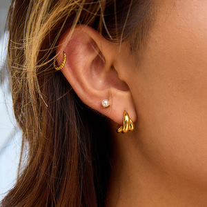Boucles d'oreilles à trois couches géométriques plaquées or 18 carats pour femmes, bijoux tendance - Product Image 3
