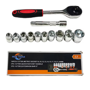 Juego de 12 Llaves de Trinquete con Vasos para Reparación de Automóviles - Product Image 1
