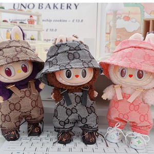 Vêtements pour bébé de première et deuxième génération, 17 cm, accessoires de fête assis, chapeau cool, salopette en peluche, échelle 1:8 pour poupée - Product Image 1