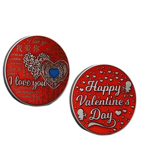 Moneda de Metal Dorada y Plateada con Tema de Amor, Multilingüe 'Te Amo', Regalo para Parejas en el Día de San Valentín con Grabado - Product Image 1