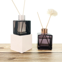 Bouteille diffuseur de parfum en verre noir translucide de forme carrée 100ml 120ml 200ml avec bouchon à vis de luxe, écologique et recyclable
