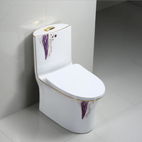 WC de luxe en céramique dorée de style occidental moderne, peinture couleur, sanitaire de salle de bain