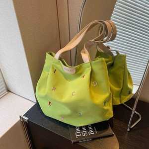 Sac en toile grande capacité 2026 nouveau sac à main à bandoulière unique pour femme, style frais avec lettres brodées tendance - Product Image 1