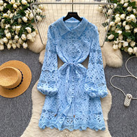 Robe décontractée élégante pour femme WIWT, en dentelle ajourée, à manches longues, col chemise, coupe trapèze, avec ceinture à nouer, pour les occasions quotidiennes
