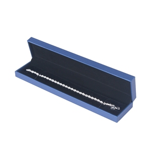 Caja de regalo de almacenamiento de joyas de cuero PU personalizada de lujo con forro de terciopelo forma cuadrada diseño personalizado y logotipo - Product Image 3