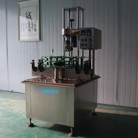 Machines de capsulage automatiques à verrouillage par vis ROPP à tête unique pour les bouteilles de vin en verre de liqueur de couverture en aluminium